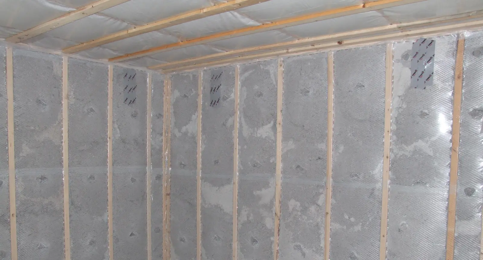 Polyethylene vapour barrier sheeting over an insulated wall
